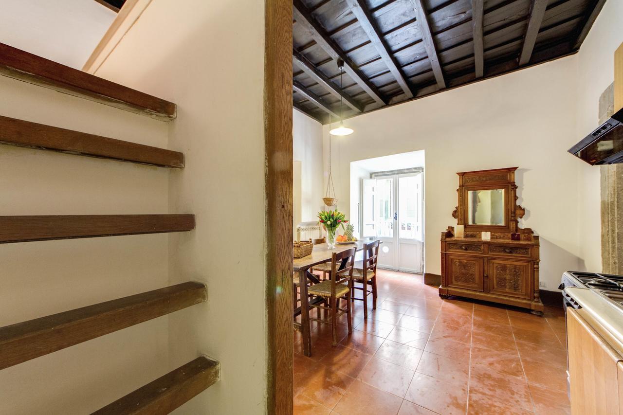 120 m² dengan 2 kamar tidur dan 1 kamar mandi pribadi di Navona Apartment Rome Bagian luar foto