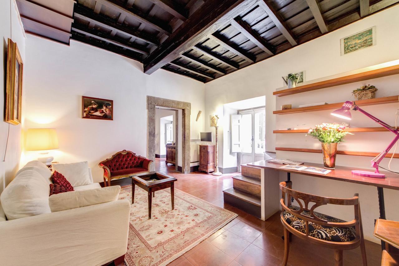 120 m² dengan 2 kamar tidur dan 1 kamar mandi pribadi di Navona Apartment Rome Bagian luar foto